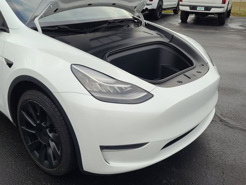 Used 2020 Tesla Model Y Long Range image 22