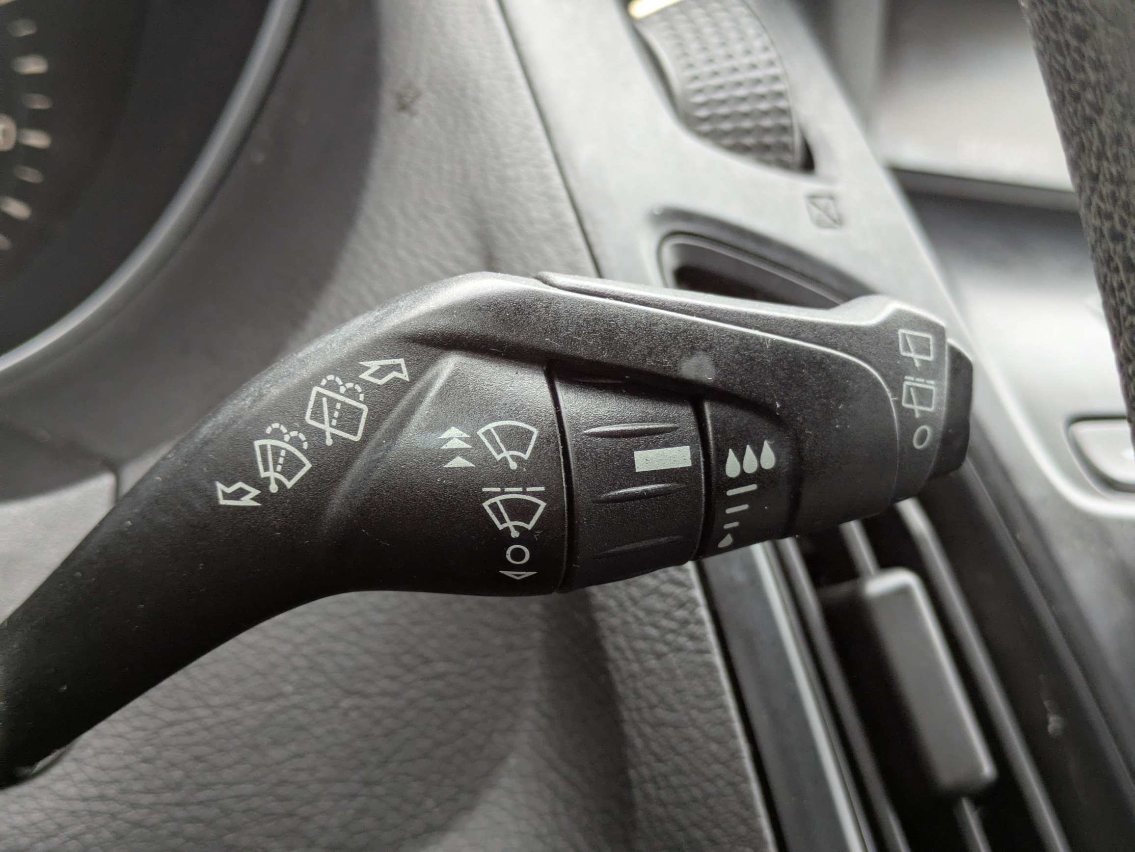Used 2015 Ford Focus SE FWD image 26