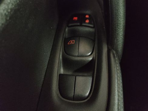 Used 2017 Nissan Rogue S image 27