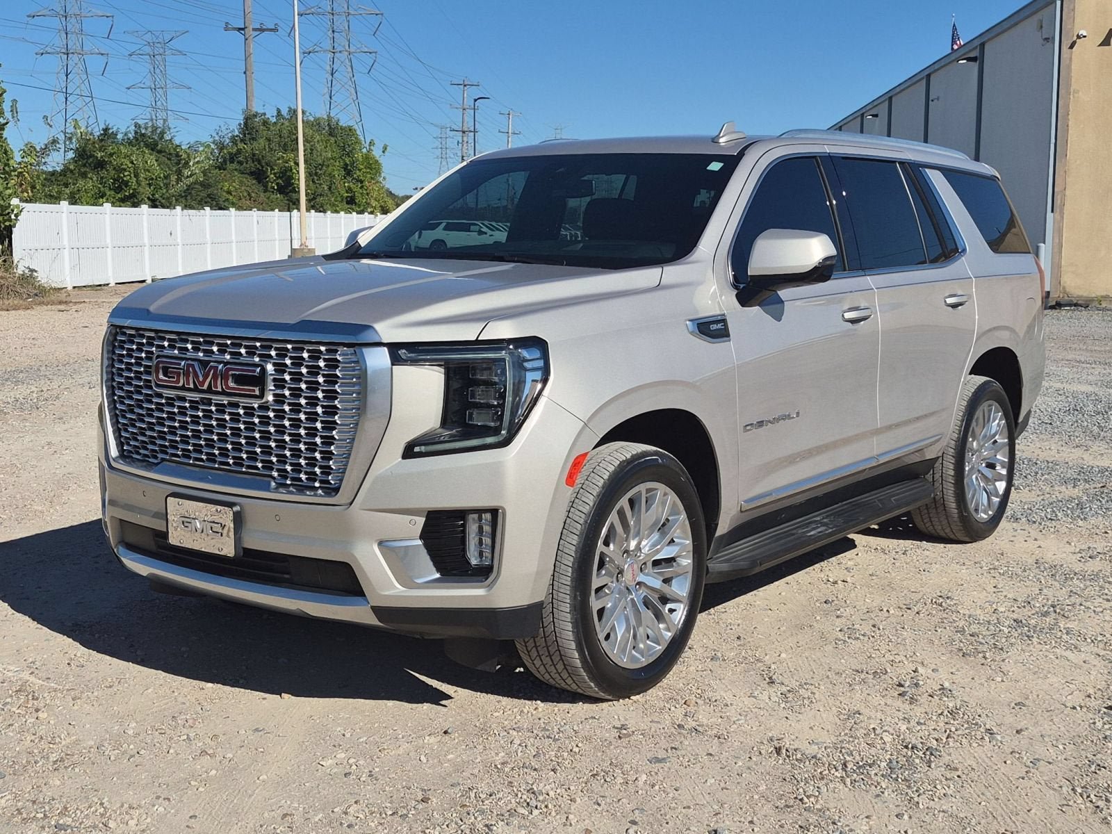 Used 2023 GMC Yukon Denali AWD/4WD image 10