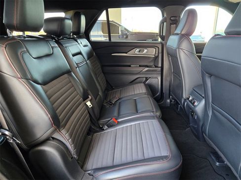 Used 2025 Ford Explorer ST-Line w/ ST-Line Street Pack image 25