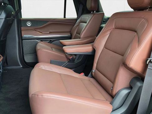 New 2025 Lincoln Navigator Reserve image 17