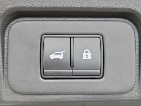 Used 2025 Nissan Rogue SV FWD image 16