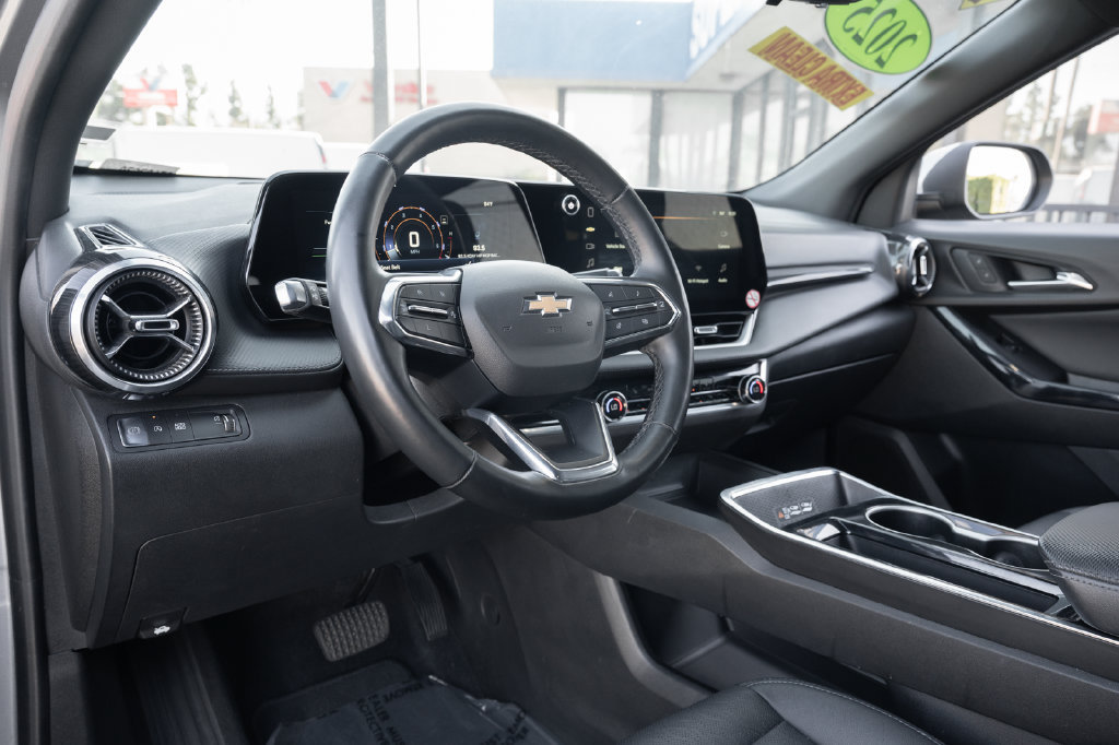 Used 2025 Chevrolet Equinox LT w/ Convenience Package II FWD image 17