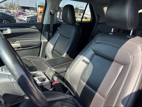 Used 2022 Ford Explorer XLT w/ Equipment Group 202A RWD image 12
