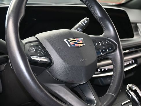 Used 2024 Cadillac XT4 Premium Luxury image 13