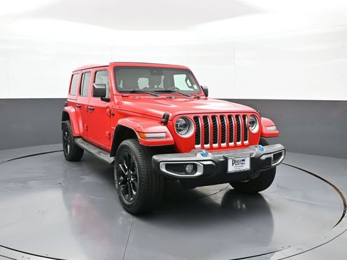 Used 2022 Jeep Wrangler Unlimited Sahara w/ Cold Weather Group AWD/4WD image 3