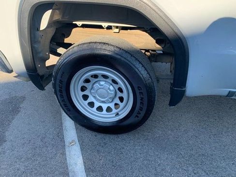 Used 2024 GMC Sierra 1500 Pro w/ Convenience Package image 5