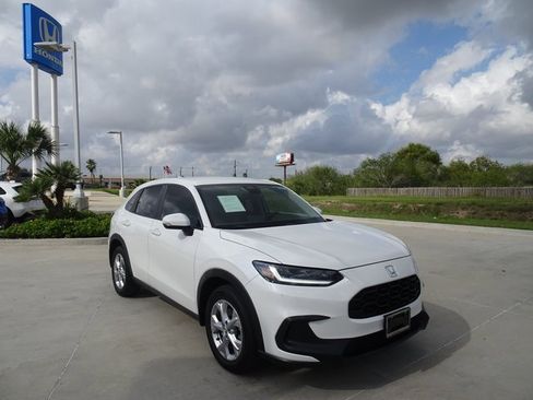 Used 2023 Honda HR-V LX image 3