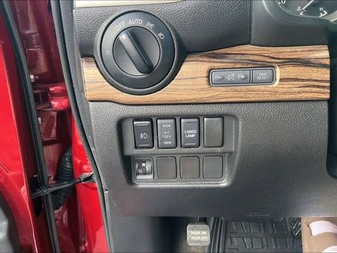 Used 2016 Nissan Titan SL image 33