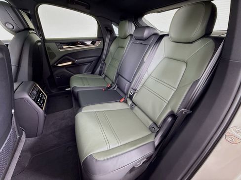 New 2026 Porsche Cayenne Coupe image 24