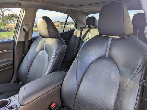 Used 2018 Toyota Camry XSE image 15