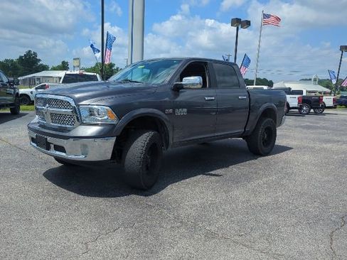 Used 2018 RAM 1500 Laramie w/ Convenience Group AWD/4WD image 5