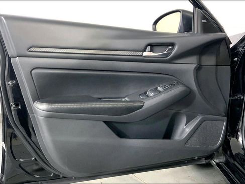 Used 2024 Nissan Altima 2.5 SV image 24