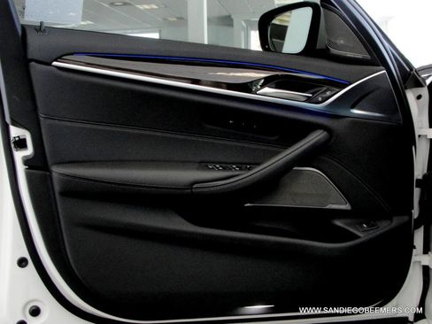 Used 2022 BMW 540i w/ M Sport Package image 19