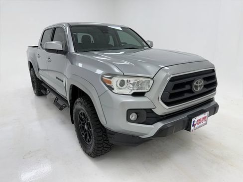 Used 2021 Toyota Tacoma SR5 RWD image 2