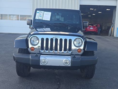 Used 2013 Jeep Wrangler Unlimited Sahara w/ Dual Top Group AWD/4WD image 2