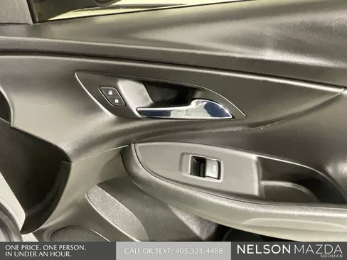 Used 2018 Chevrolet Volt LT w/ Comfort Package FWD image 21