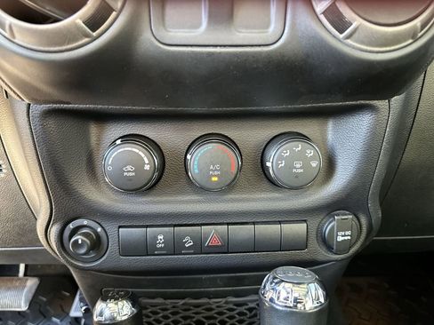 Used 2016 Jeep Wrangler Sport image 28