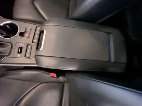Used 2022 Toyota Highlander XLE AWD/4WD image 21
