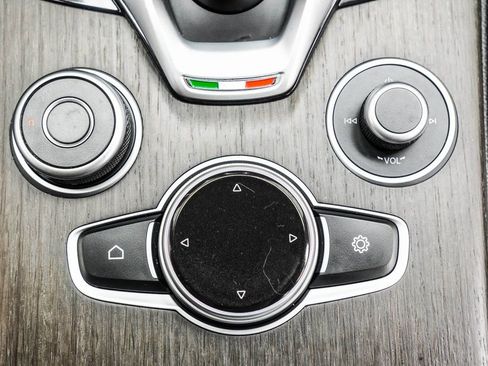 Used 2022 Alfa Romeo Stelvio Ti image 21