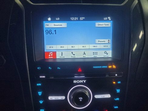 Used 2018 Ford Explorer Platinum AWD/4WD image 25