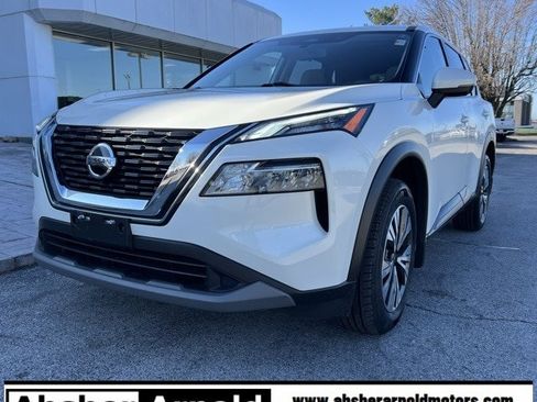 Used 2021 Nissan Rogue SV image 1