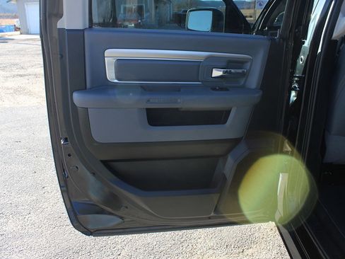 Used 2018 RAM 1500 Classic SLT image 42