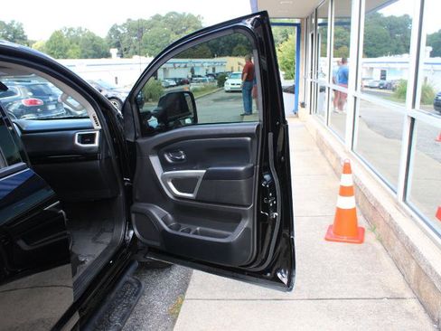 Used 2021 Nissan Titan SV w/ SV Convenience Package image 21