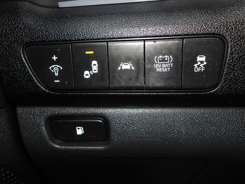 Used 2022 Kia Niro EX Premium image 16