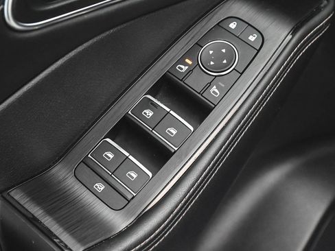 Used 2022 Nissan Rogue Platinum w/ Head-Up Display Package image 9