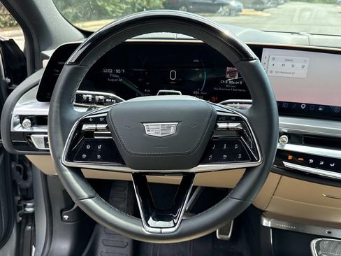 Certified 2026 Cadillac Lyriq Signature Luxury AWD/4WD image 11