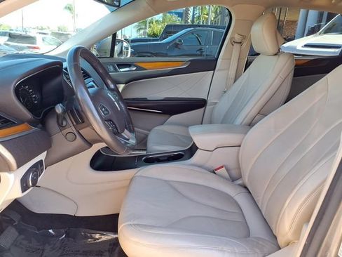 Used 2017 Lincoln MKC Select w/ Select Plus Package FWD image 21
