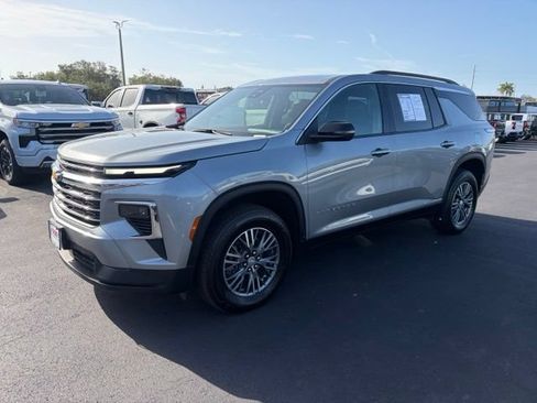Certified 2025 Chevrolet Traverse LT AWD/4WD image 3