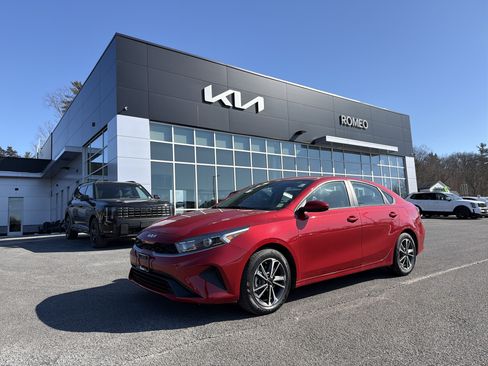 Certified 2023 Kia Forte LXS image 1