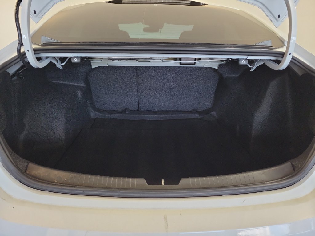 Used 2021 Chevrolet Malibu RS FWD image 23
