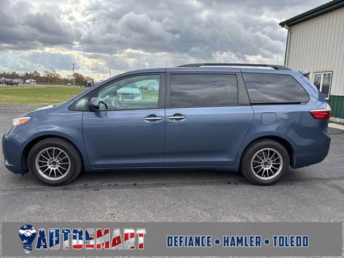 Used 2016 Toyota Sienna L image 2