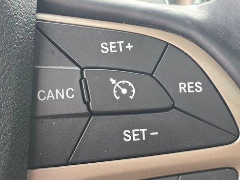 Used 2016 Jeep Grand Cherokee Limited 75th Anniversary AWD/4WD image 32