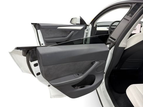 Certified 2023 Tesla Model Y AWD image 20
