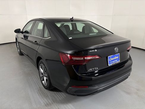 Used 2024 Volkswagen Jetta SE FWD image 6