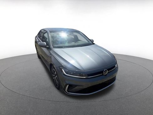 Used 2025 Volkswagen Jetta SE FWD image 3