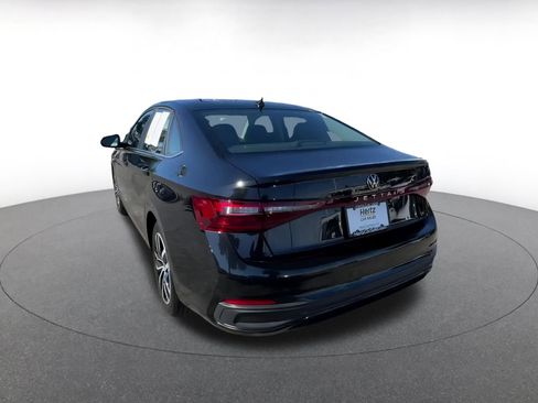 Used 2025 Volkswagen Jetta SE image 11