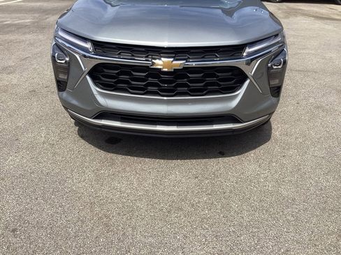 Used 2024 Chevrolet Trax LT w/ Sunroof Package FWD image 22