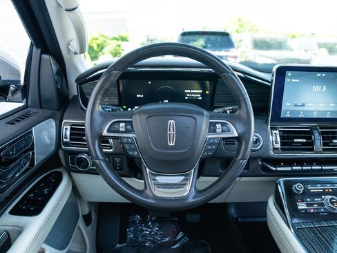 Used 2020 Lincoln Navigator Black Label w/ Cargo Convenience Package AWD/4WD image 13