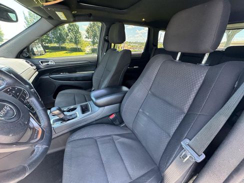 Used 2018 Jeep Grand Cherokee Laredo AWD/4WD image 21