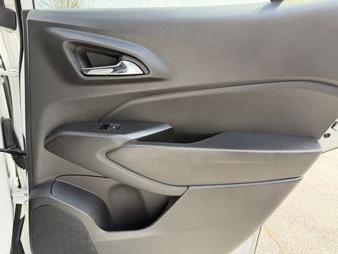 Used 2025 Chevrolet Trax LS FWD image 27