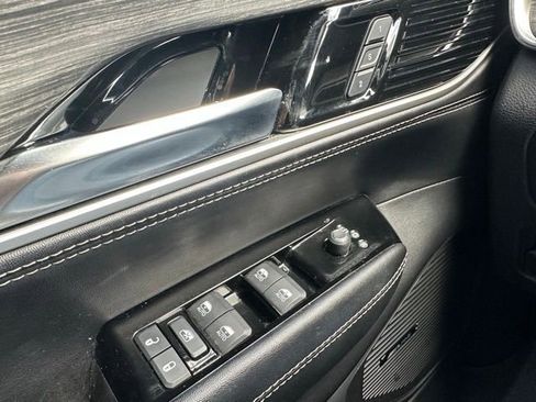 Used 2024 Jeep Wagoneer L Series II image 25