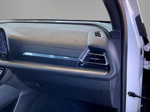 Used 2025 Chevrolet Traverse LT FWD image 26