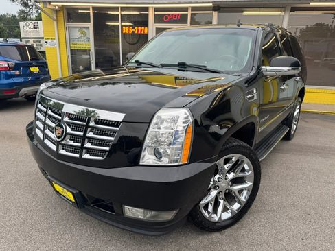 Used 2012 Cadillac Escalade AWD image 2