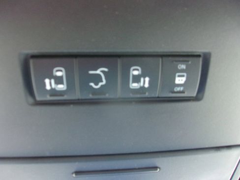 Used 2019 Dodge Grand Caravan SXT FWD image 25